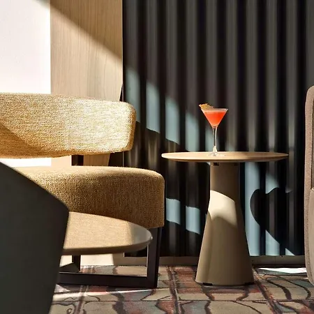 머큐어 센터 코메디