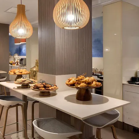 Отель Mercure Centre Comedie