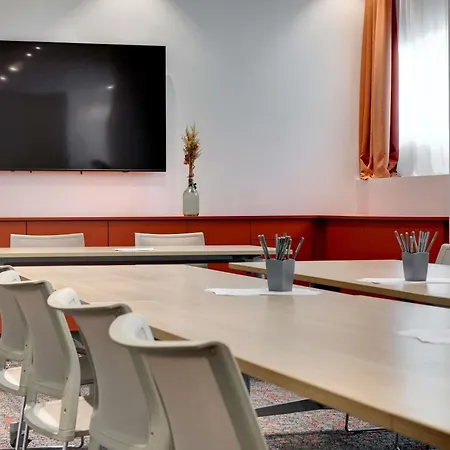 Отель Mercure Centre Comedie 4*