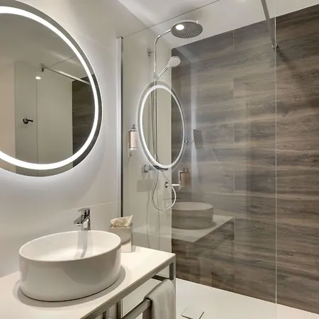 Отель Mercure Centre Comedie 4*